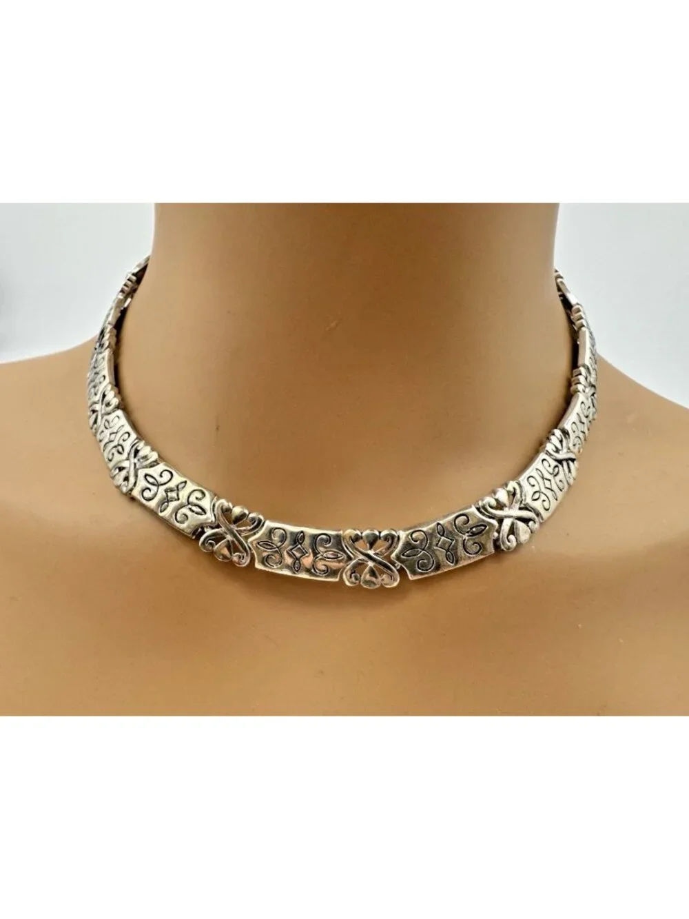 Periwinkle by Barlow Silver Tone Collar Necklace NEW w/Tags, Ornate, Classic 18